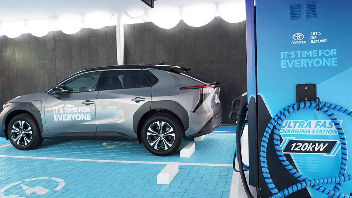 Mobil Listrik Toyota bZ4X Punya Banyak Keunggulan Sebagai Solusi Mobilitas Zero Emission, Jarak Tempuh Sampai 500 Km