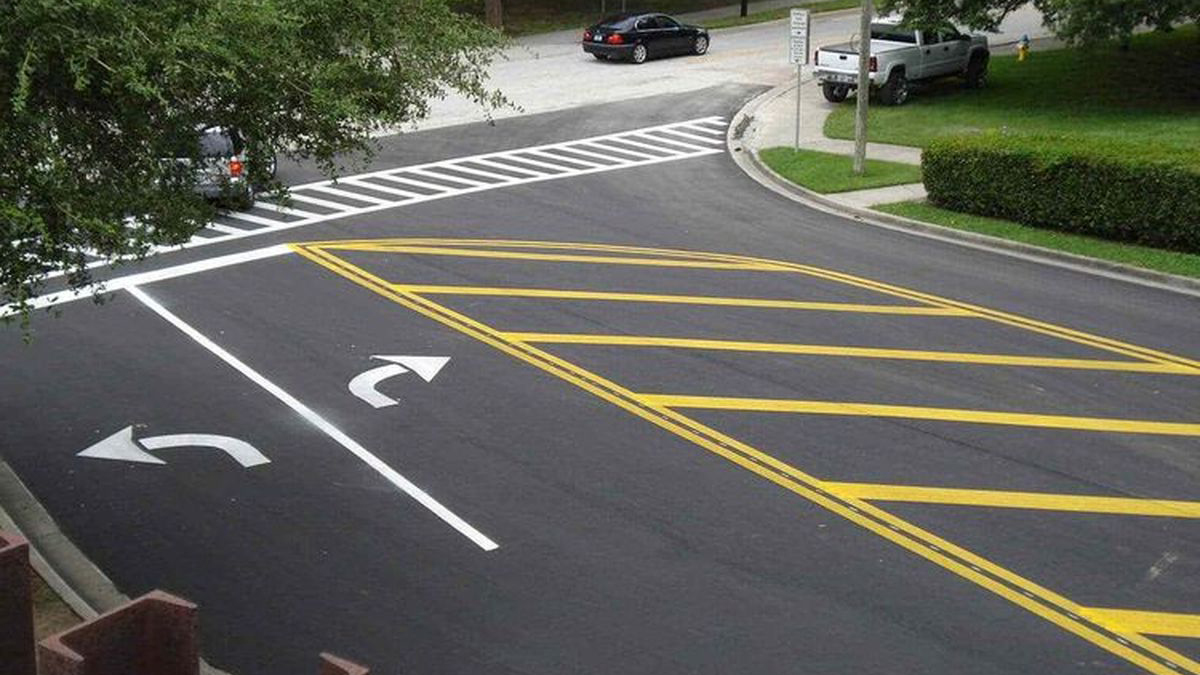 Bukan Sekadar Hiasan, Berikut Beda Warna dan Fungsi Marka Jalan Untuk Jaga Ketertiban dan Kelancaran Lalu Lintas