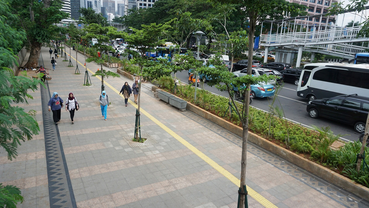 Hormati Pejalan Kaki, Pelajari Fungsi Penting Trotoar dan Aturan Hukum Menabrak Pejalan Kaki, Jangan Abaikan Keberadaan Zebra Cross