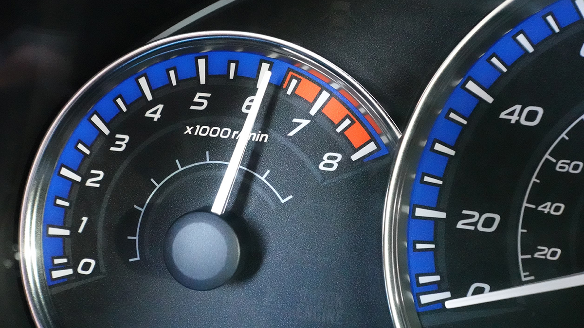 Tips Menghadapi Putaran Mesin yang Naik Sendiri, Tetap Tenang dan Gunakan Pedal Rem Untuk Mengatur Laju Mobil