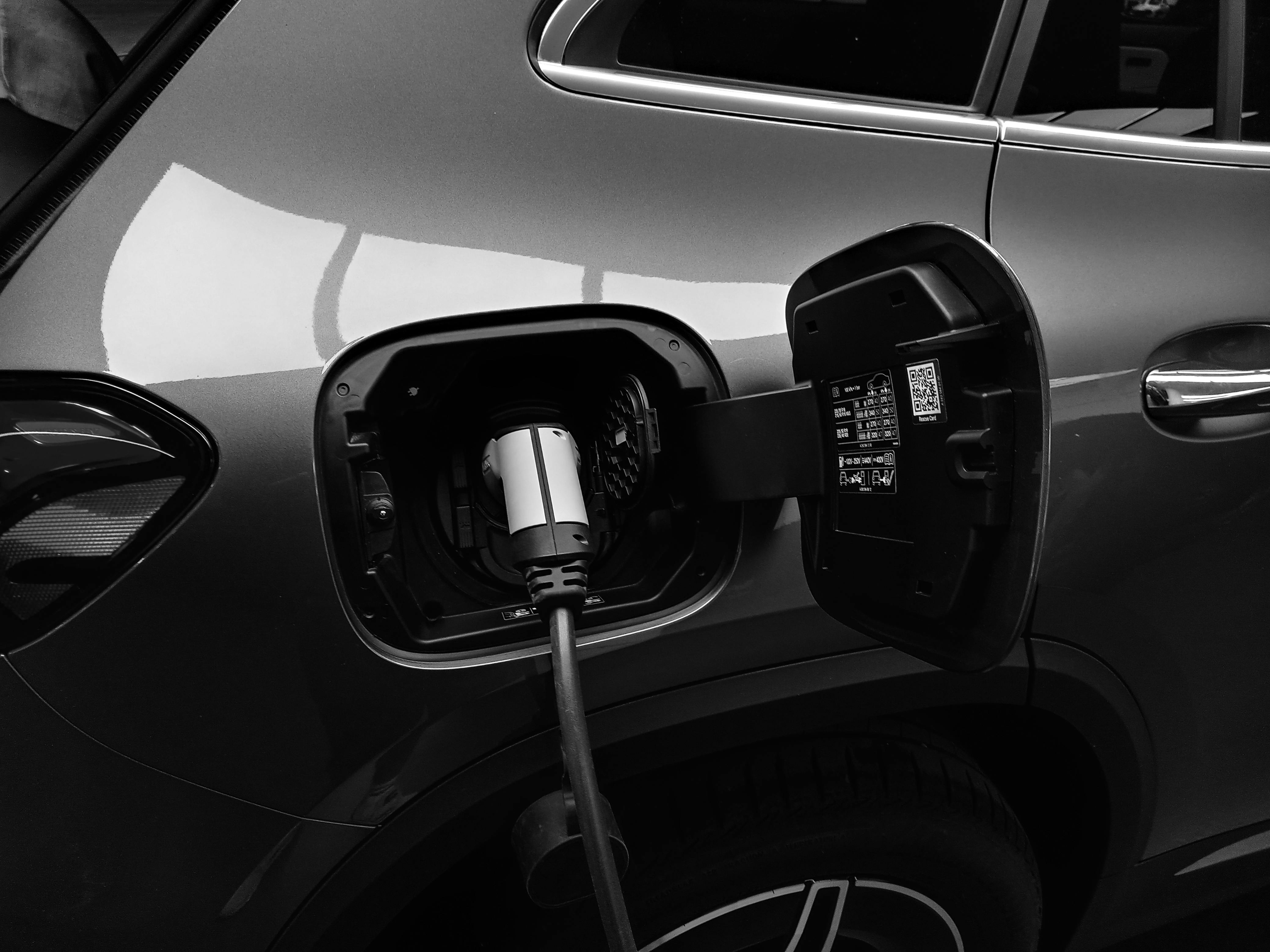 Kendaraan Hybrid dengan Biaya Perawatan Rendah, Hemat dan Ramah Lingkungan