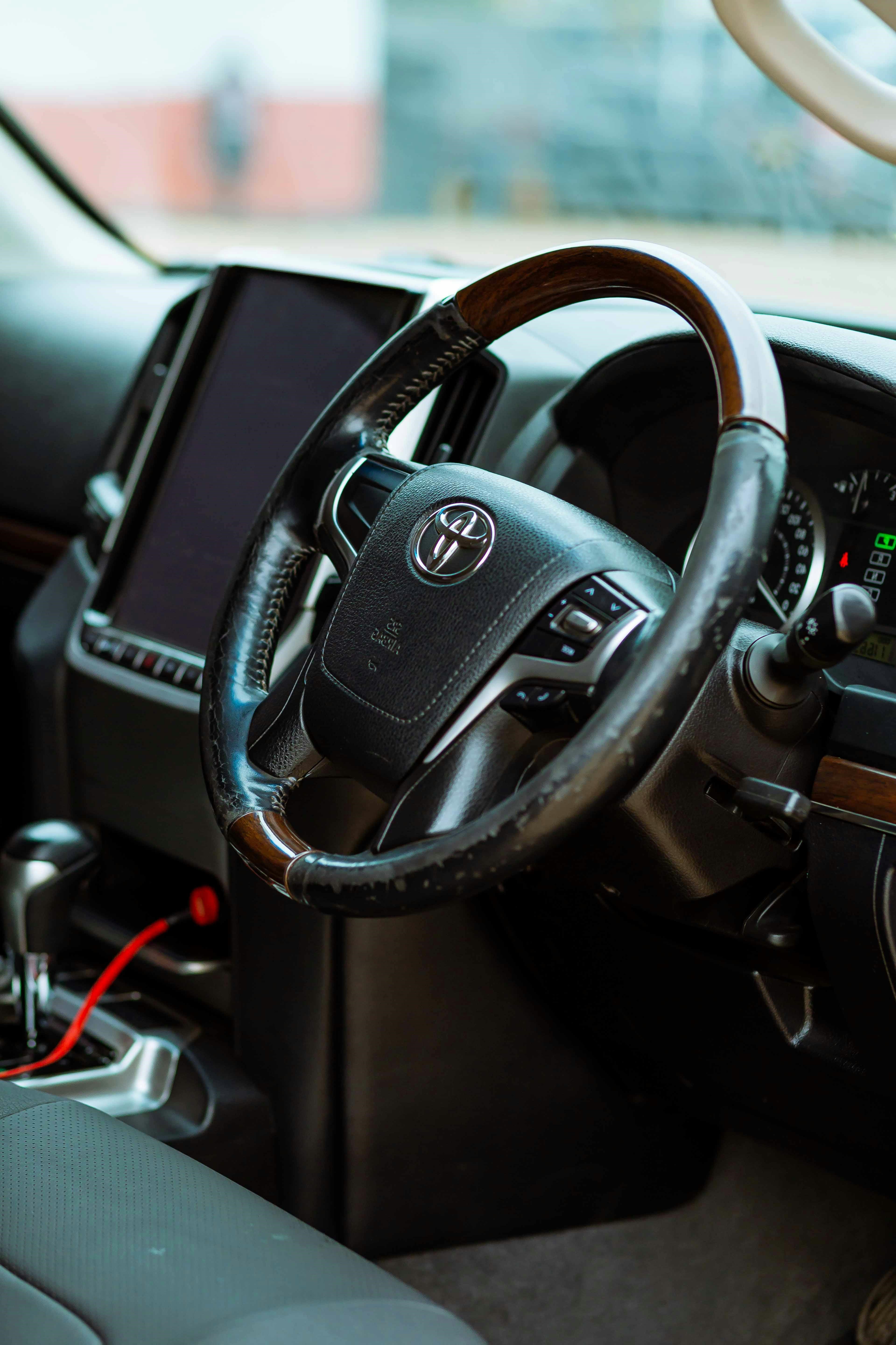 Tips Cara Membersihkan Interior Mobil dan Awet 