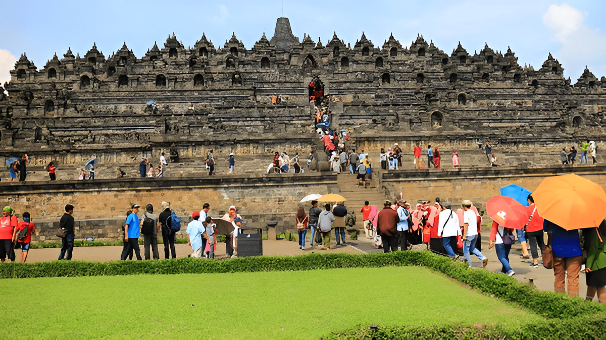 Nikmati Liburan Seru ke Destinasi Favorit di Jawa Tengah dengan Mobil Toyota