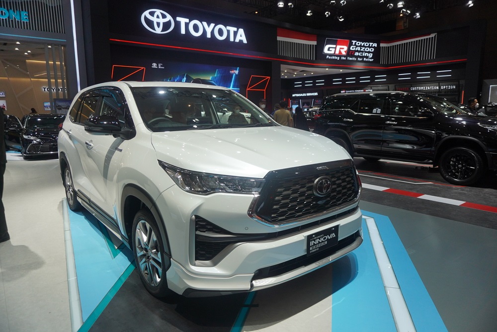 Mobil Hybrid vs Mobil Listrik Mana yang Lebih Cocok untuk Gaya Hidup Aktifmu?