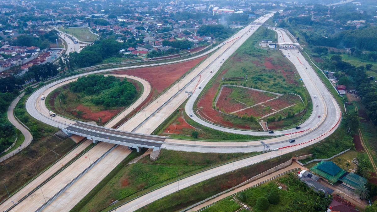 Dilarang Melakukan Hal Berikut Ini Saat Mengemudi di Jalan Tol Demi Kelancaran dan Ketertiban Lalu Lintas, Patuh Aturan Kuncinya