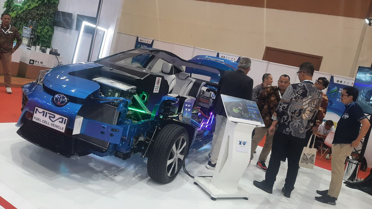 Cara Kerja dan Proses Kimia Pembangkit Listrik pada Mobil Hidrogen atau FCEV, Tanpa Emisi dan Menggunakan Sumber Energi Terbarukan