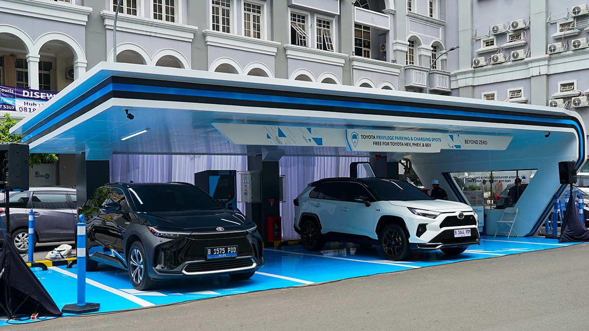 Bisa Parkir dan Isi Ulang Baterai Gratis Kendaraan Elektrifikasi di Mall of Indonesia, Ada Fasilitas Toyota Waste Station Juga