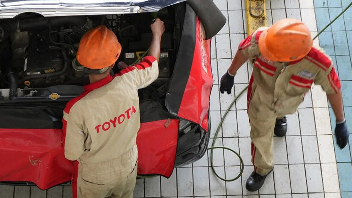Mobil Hybrid Butuh Perawatan, Layanan After Sales Toyota Berikan Jaminan yang Bikin Hati Pelanggan Tenang