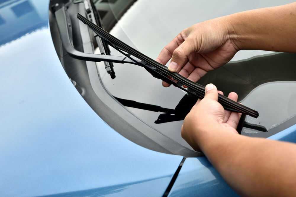 Cara Merawat Wiper Mobil agar Tetap Efektif di Segala Cuaca