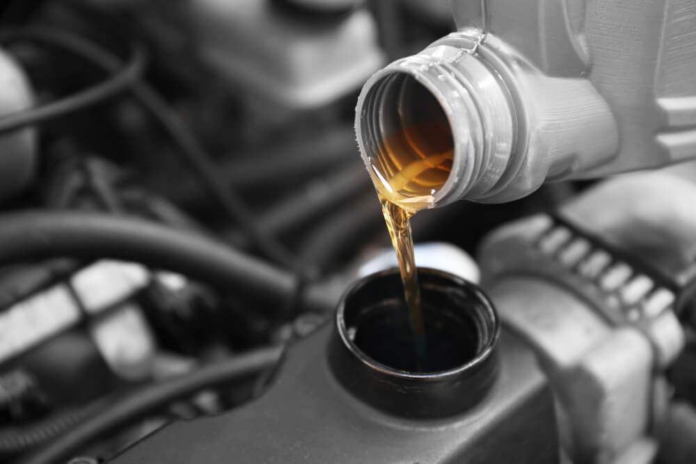 Kenali Berbagai Jenis Oli Mobil dan Fungsi Masing-Masing untuk Kinerja Mesin
