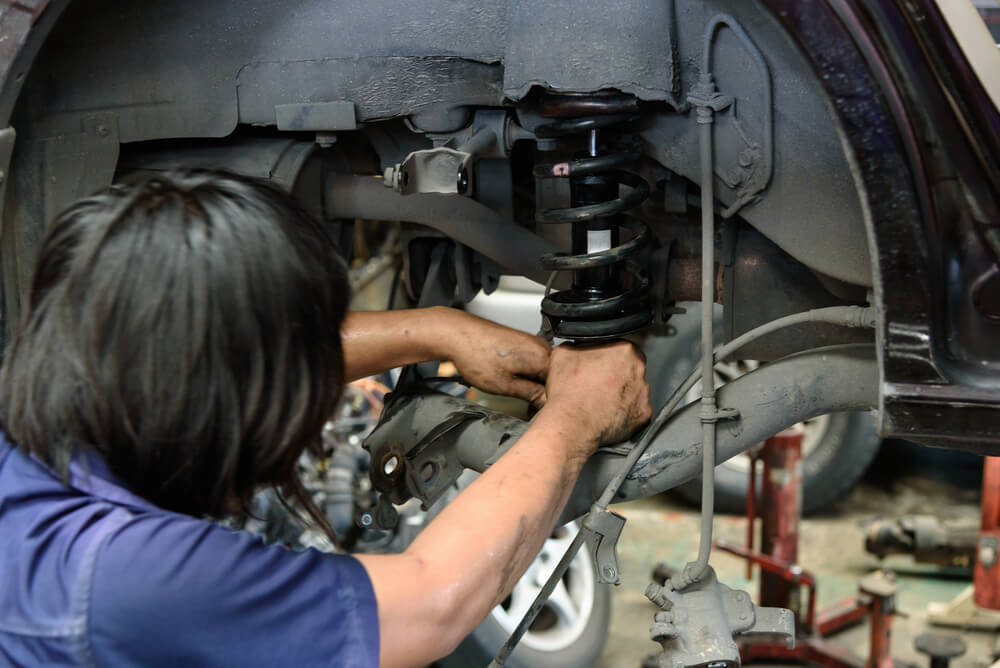 Jaga Keseimbangan Mobil dengan Mengenali Tanda-Tanda Shockbreaker Rusak