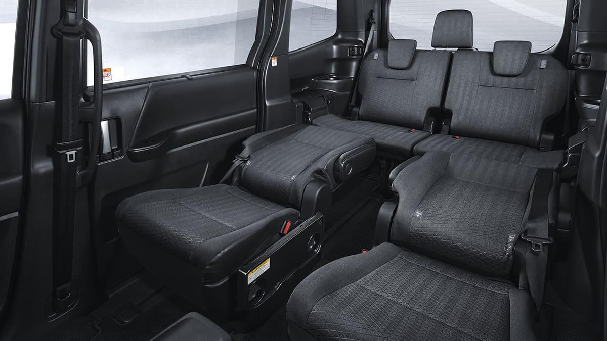 Interior Kabin Toyota Voxy yang Nyaman dan Lapang Berlimpah Fitur Canggih yang Mudah dan Mewah, Mesin TNGA Berikan Efisiensi Tinggi dan Powerful di Jalan