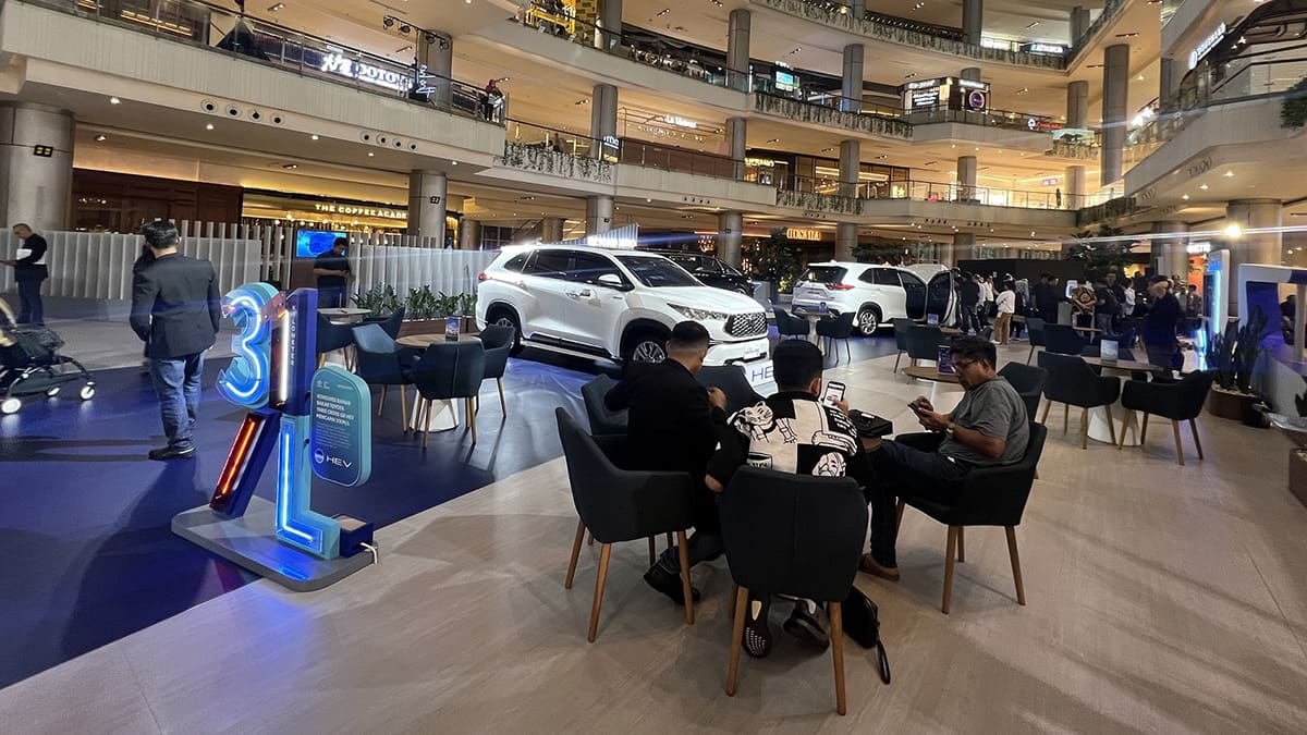Toyota Space Hadir di Pakuwon Mall Surabaya, Manfaatkan Promo Beli Mobil Baru Hybrid Toyota, Banyak Hadiah Untuk Test Drive dan SPK On The Spot