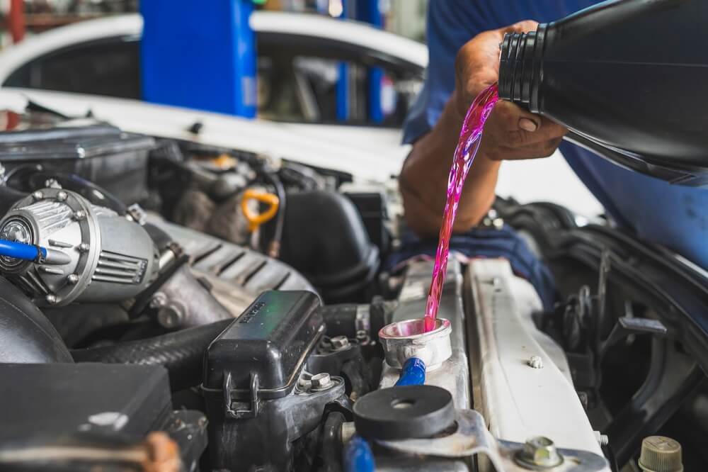 Jangan Sampai Mesin Panas, Kenali Fungsi Coolant Radiator dalam Performa Mobil