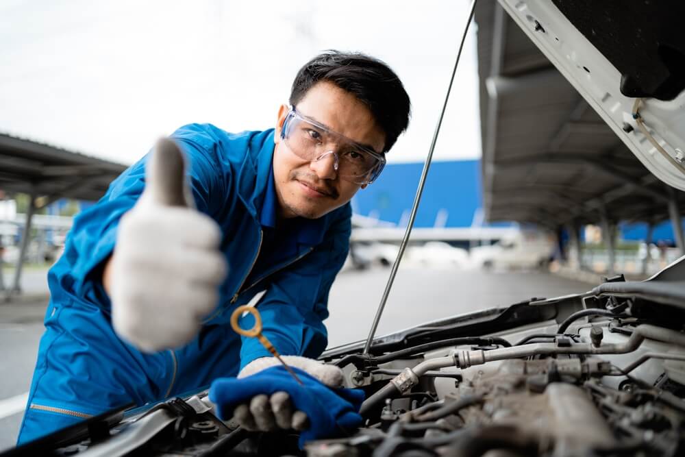 Agar Tetap Kinclong dan Optimal, Ini Tips Membersihkan Mesin Mobil yang Aman