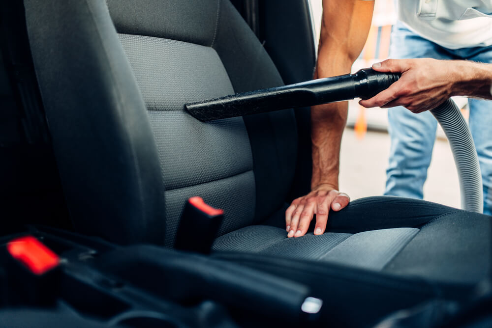 Jaga Kenyamanan Berkendara dengan Langkah Perawatan Interior Mobil yang Tepat