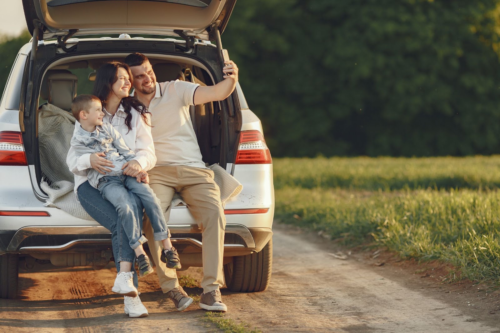 Simak Perbedaan Mobil Listrik dan Mobil Bensin Saat Digunakan di Perjalanan Jauh