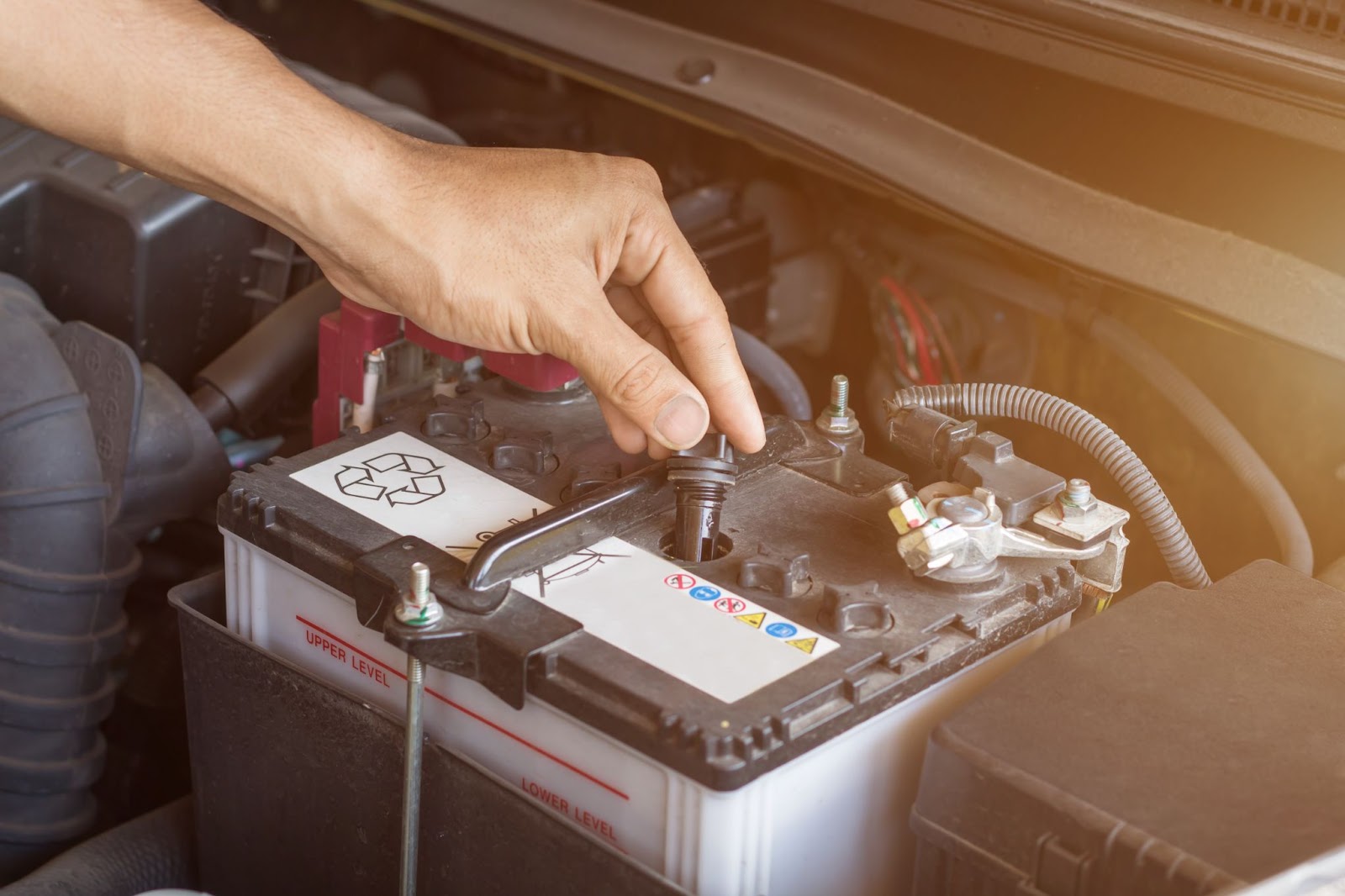 Begini Cara Cek Kondisi Aki Supaya Mobil Nggak Mogok Mendadak