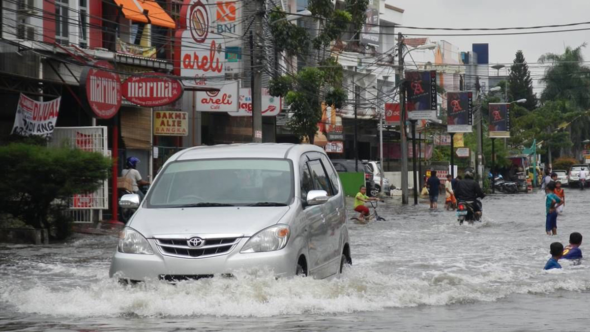 Risiko Masalah Ketika Mobil Menerjang Banjir, Jangan Pernah Disepelekan