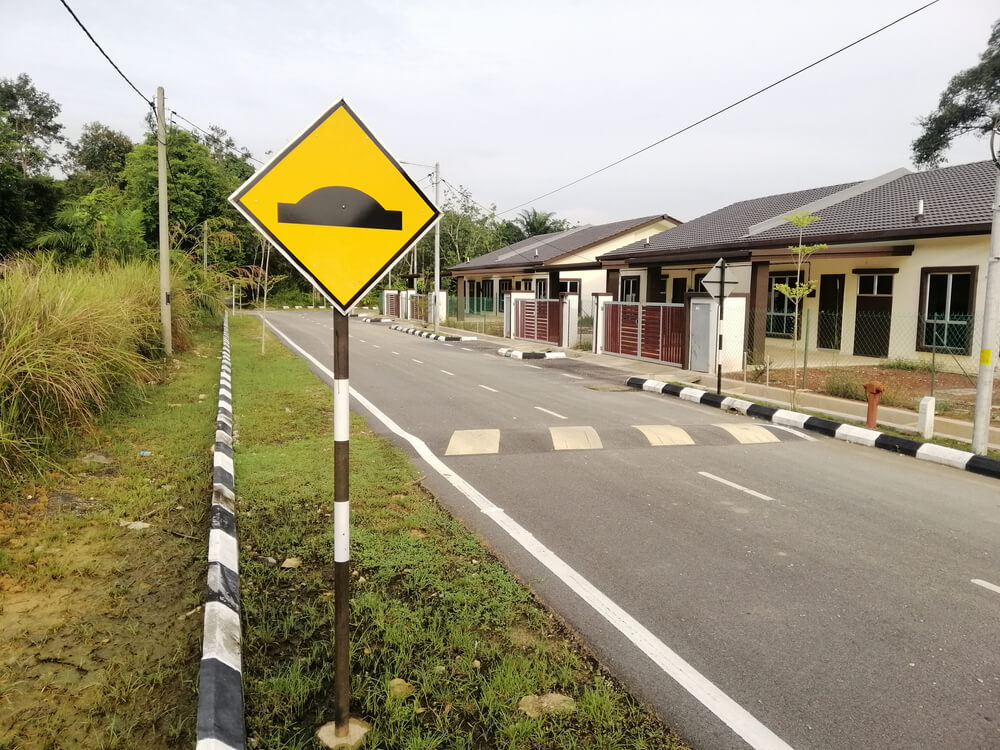 Efek Polisi Tidur Terhadap Sistem Suspensi Mobil