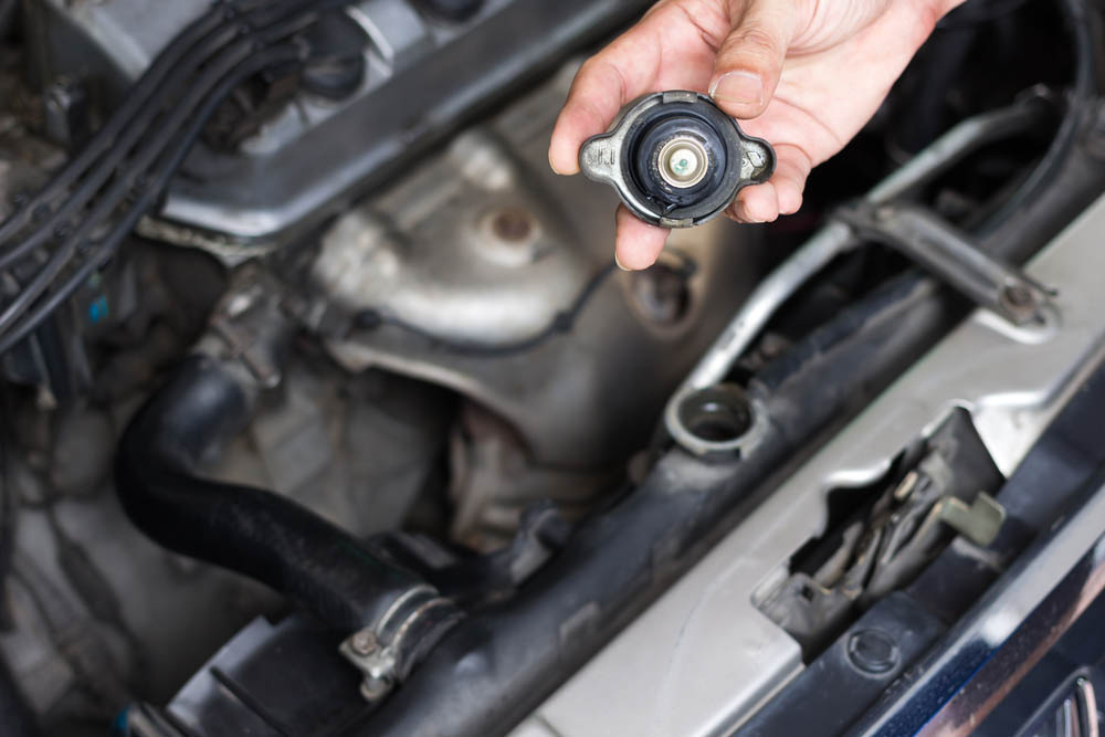 Air Coolant Penting untuk Menjaga Performa Mesin Mobil Tetap Stabil